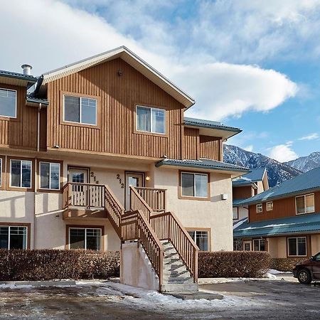 Villa Mountain Gate - Pet Friendly 2Br W Mountain Views And Open Hot Tub Canmore Exterior foto